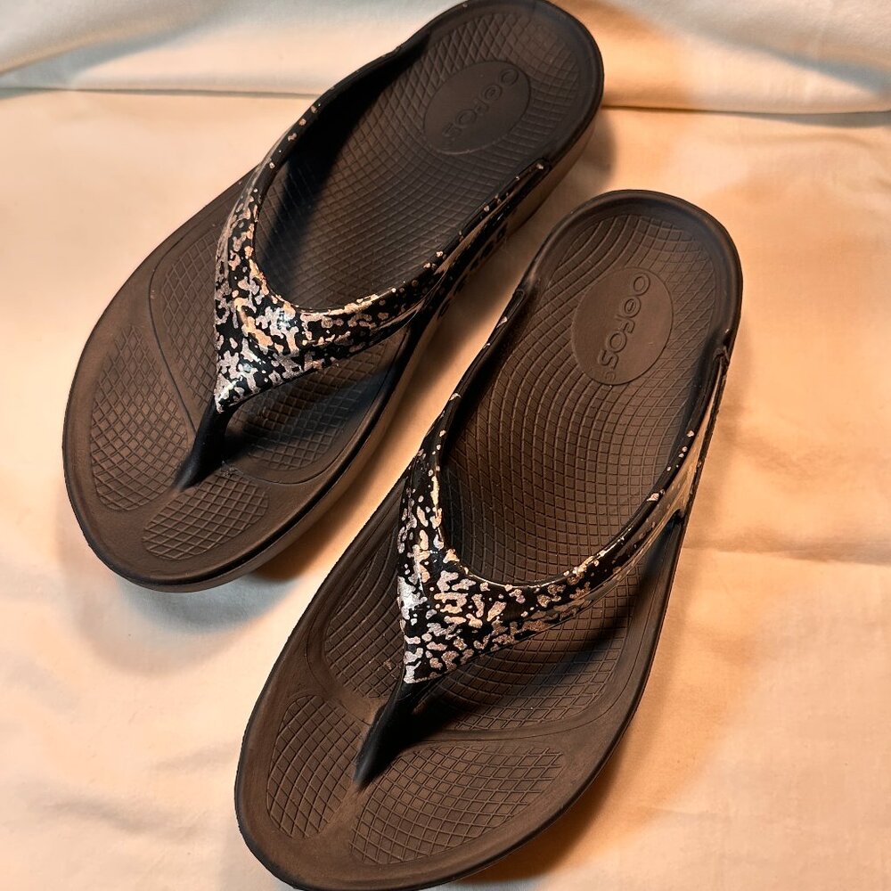 Oofos Sandals Women Black OOlala Recovery Comfort Thong Flip Flop, 7 US, EU 38